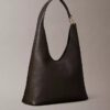 Bolso de hombro mediano de cuero holgado Bolso de hombro mediano de cuero holgado