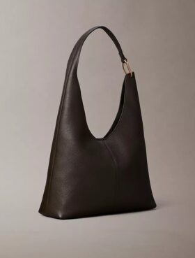 Bolso de hombro mediano de cuero holgado