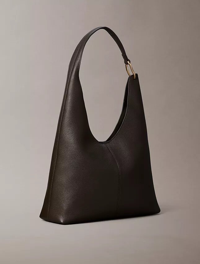 Bolso de hombro mediano de cuero holgado Bolso de hombro mediano de cuero holgado