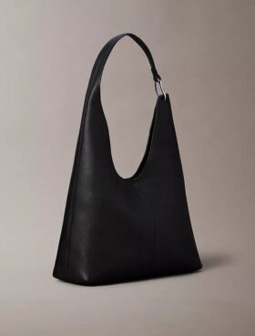 Bolso de hombro mediano de cuero holgado