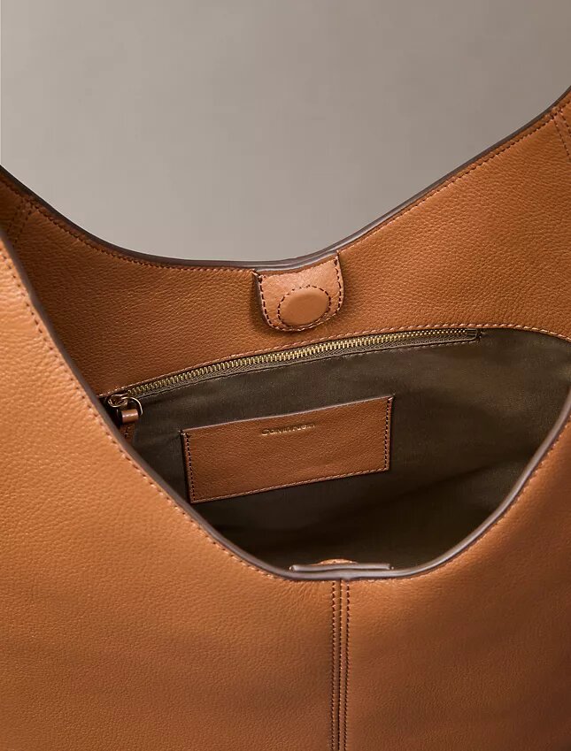 Bolso de hombro mediano de cuero holgado Bolso de hombro mediano de cuero holgado