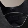 Bolso de hombro mediano de cuero holgado Bolso de hombro mediano de cuero holgado