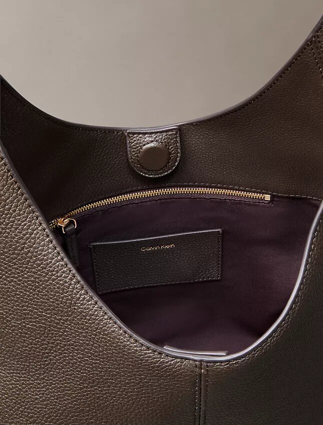 Bolso de hombro mediano de cuero holgado Bolso de hombro mediano de cuero holgado