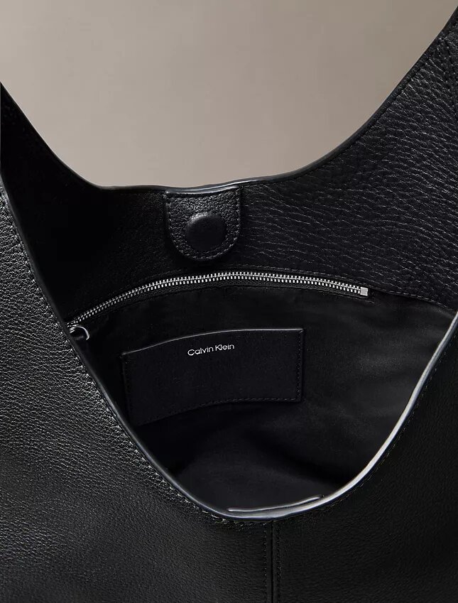 Bolso de hombro mediano de cuero holgado Bolso de hombro mediano de cuero holgado