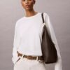 Bolso de hombro mediano de cuero holgado Bolso de hombro mediano de cuero holgado