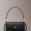 Bolso de hombro minimalista con el Monogram Bolso de hombro minimalista con el Monogram
