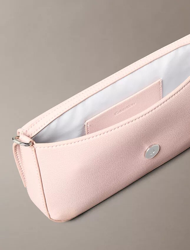 Bolso de hombro minimalista con el Monogram Bolso de hombro minimalista con el Monogram