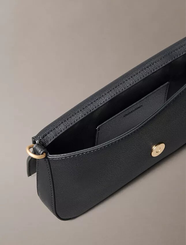 Bolso de hombro minimalista con el Monogram Bolso de hombro minimalista con el Monogram