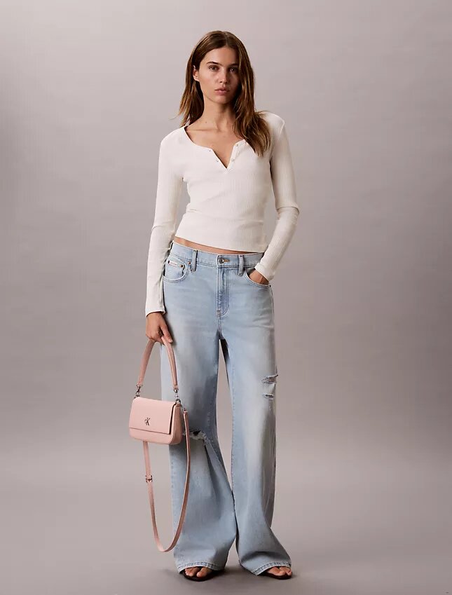 Bolso de hombro minimalista con el Monogram Bolso de hombro minimalista con el Monogram