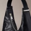 Bolso de hombro pequeño convertible con forma curvada Bolso de hombro pequeño convertible con forma curvada