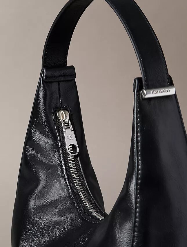 Bolso de hombro pequeño convertible con forma curvada Bolso de hombro pequeño convertible con forma curvada