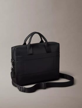 Bolso de viaje con monograma en relieve Bolso de viaje con monograma en relieve