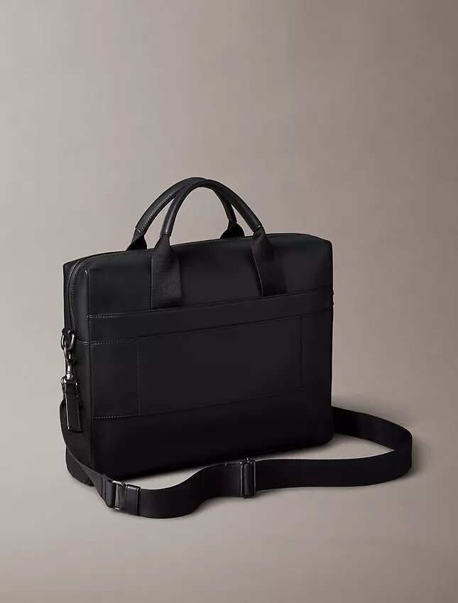 Bolso de viaje con monograma en relieve Bolso de viaje con monograma en relieve