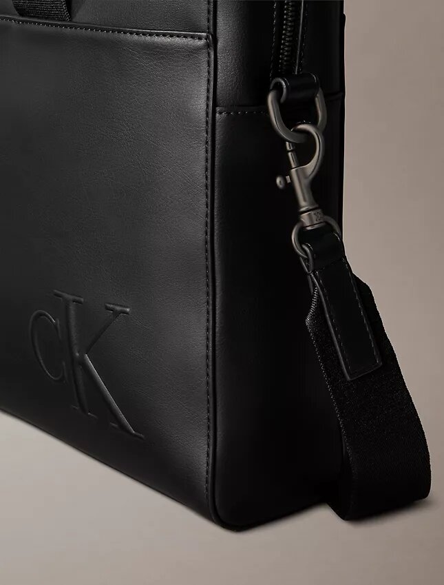 Bolso de viaje con monograma en relieve Bolso de viaje con monograma en relieve