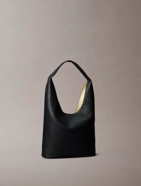 Bolso grande holgado con textura granulada