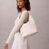 Bolso holgado con textura granulada Bolso holgado con textura granulada
