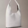 Bolso mediano holgado con textura granulada Bolso mediano holgado con textura granulada