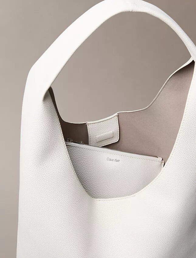 Bolso mediano holgado con textura granulada Bolso mediano holgado con textura granulada