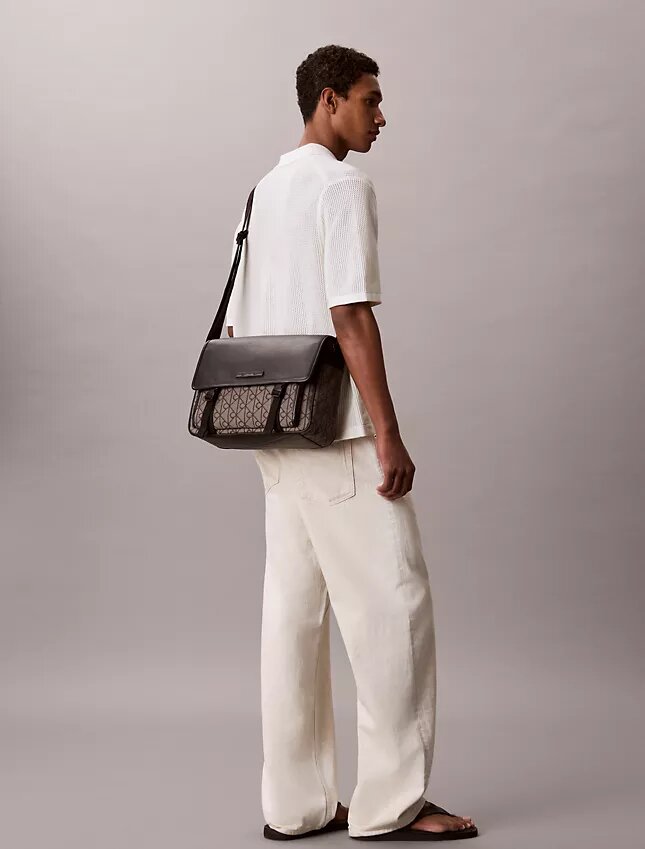 Bolso mensajero con emblema jacquard Bolso mensajero con emblema jacquard