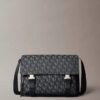 Bolso mensajero con monograma integral Bolso mensajero con monograma integral