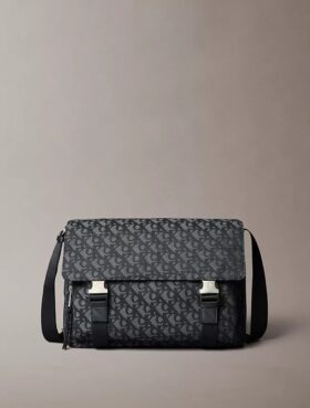 Bolso mensajero con monograma integral