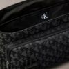 Bolso mensajero con monograma integral Bolso mensajero con monograma integral
