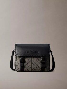 Bolso mensajero pequeño con jacquard con emblema