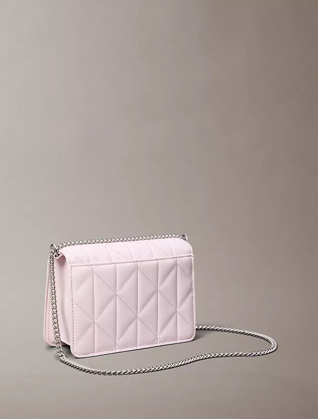 Bolso mini con cadena y logotipo acolchado Bolso mini con cadena y logotipo acolchado