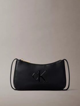Bolso mini con monograma llamativo