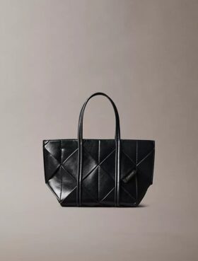 Bolso mini tote cruzado tejido