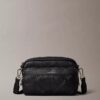 Bolso para cámara con logotipo en relieve por toda la superficie Bolso para cámara con logotipo en relieve por toda la superficie