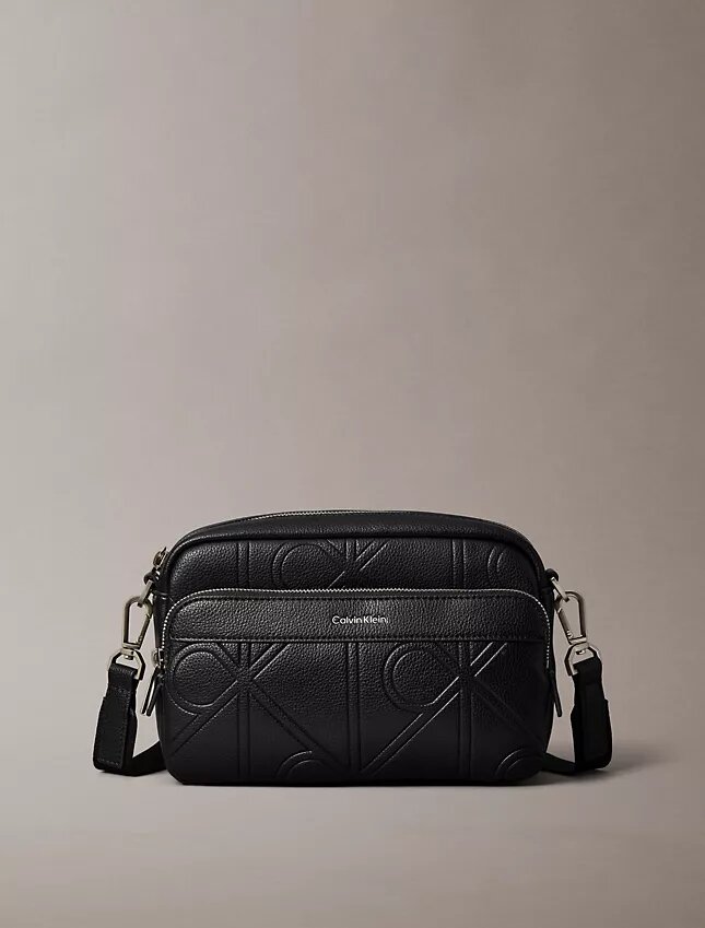 Bolso para cámara con logotipo en relieve por toda la superficie Bolso para cámara con logotipo en relieve por toda la superficie