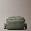 Bolso para cámara con logotipo en relieve por toda la superficie Bolso para cámara con logotipo en relieve por toda la superficie