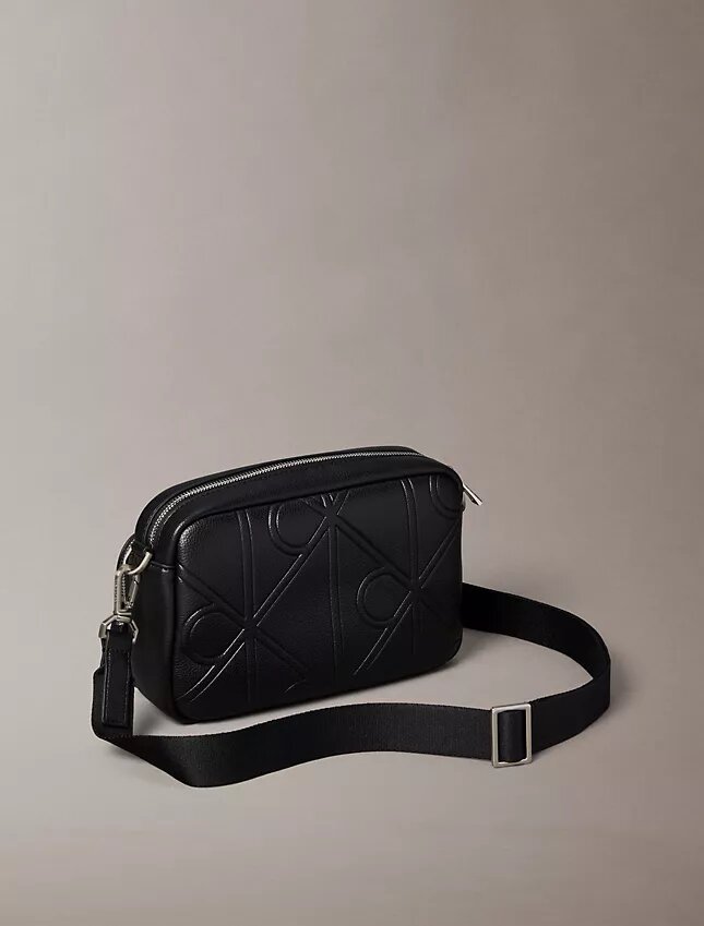 Bolso para cámara con logotipo en relieve por toda la superficie Bolso para cámara con logotipo en relieve por toda la superficie