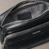 Bolso para cámara con logotipo en relieve por toda la superficie Bolso para cámara con logotipo en relieve por toda la superficie