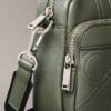 Bolso para cámara con logotipo en relieve por toda la superficie Bolso para cámara con logotipo en relieve por toda la superficie