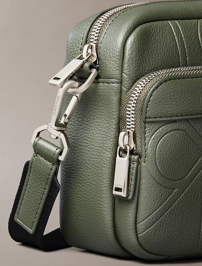 Bolso para cámara con logotipo en relieve por toda la superficie Bolso para cámara con logotipo en relieve por toda la superficie
