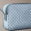 Bolso para cámara con logotipo en todo el diseño