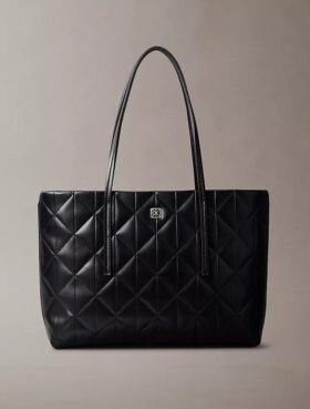 Bolso pequeño acolchado con logotipo