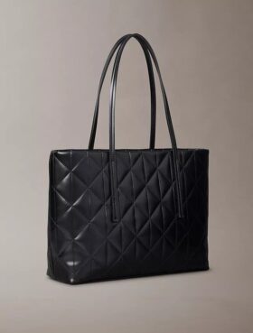 Bolso pequeño acolchado con logotipo