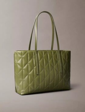 Bolso pequeño acolchado con logotipo Bolso pequeño acolchado con logotipo