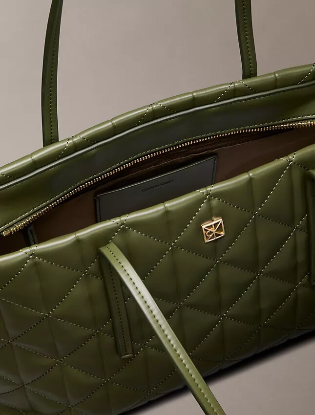 Bolso pequeño acolchado con logotipo Bolso pequeño acolchado con logotipo