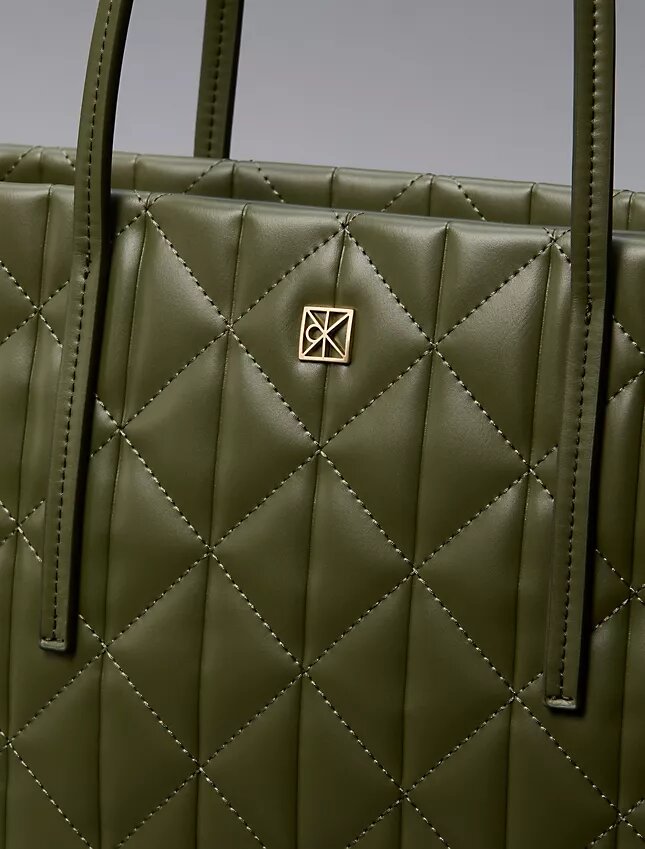 Bolso pequeño acolchado con logotipo Bolso pequeño acolchado con logotipo