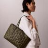 Bolso pequeño acolchado con logotipo Bolso pequeño acolchado con logotipo