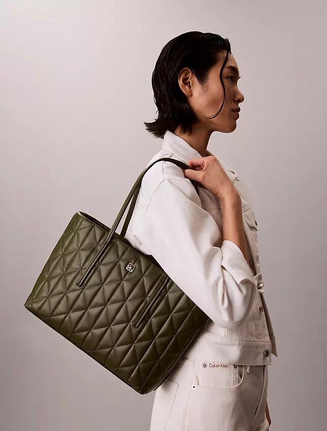 Bolso pequeño acolchado con logotipo Bolso pequeño acolchado con logotipo