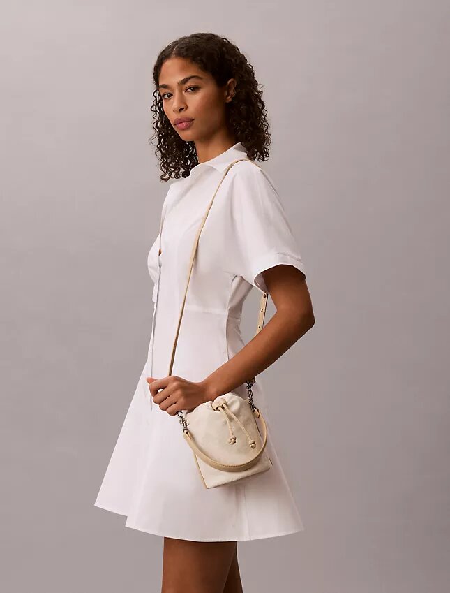 Bolso tipo cubo con monogram integral Bolso tipo cubo con monogram integral
