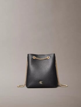 Bolso tipo cubo con monogram minimalista