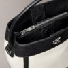 Bolso tipo cubo de lona Monogram