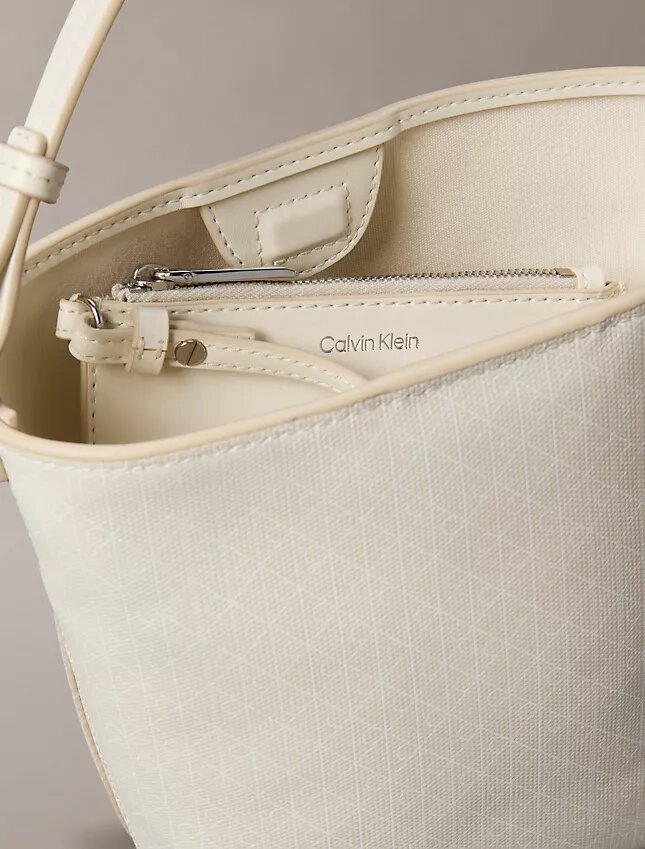 Bolso tipo cubo pequeño con estampado de logotipo en todo el diseño y bolsillo Bolso tipo cubo pequeño con estampado de logotipo en todo el diseño y bolsillo