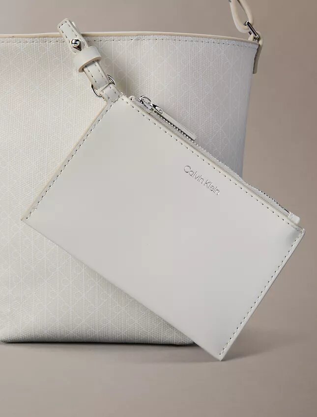 Bolso tipo cubo pequeño con estampado de logotipo en todo el diseño y bolsillo Bolso tipo cubo pequeño con estampado de logotipo en todo el diseño y bolsillo